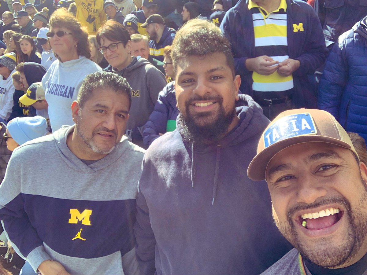 augiet97's tweet photo. @stoolpresidente @Gametime Lived my whole life being a Michigan fan! The best memories I have growing up are watching Michigan games with my pops! He and I would love to join EL PRESIDENTE while we enjoy Michigan absolutely smack Washington!! GO BLUE! https://t.co/RByd4enbDY