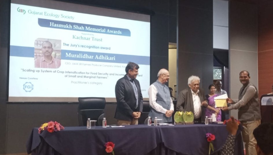 SriFarmers's tweet photo. CEO, Jaiviksri FPC received prestigious Hasmukh Shah Award by Padma Bhusan Lord Meghnad Desai, Professor Emiritus, London School of Economy and Padma Shri Dr. M.H Mehta, Chairman,  National Working Group of Eco- Agriculture- ICFA, Chairman organised by Gujarat Ecology  Society.🙏 https://t.co/FodjA4Un5p