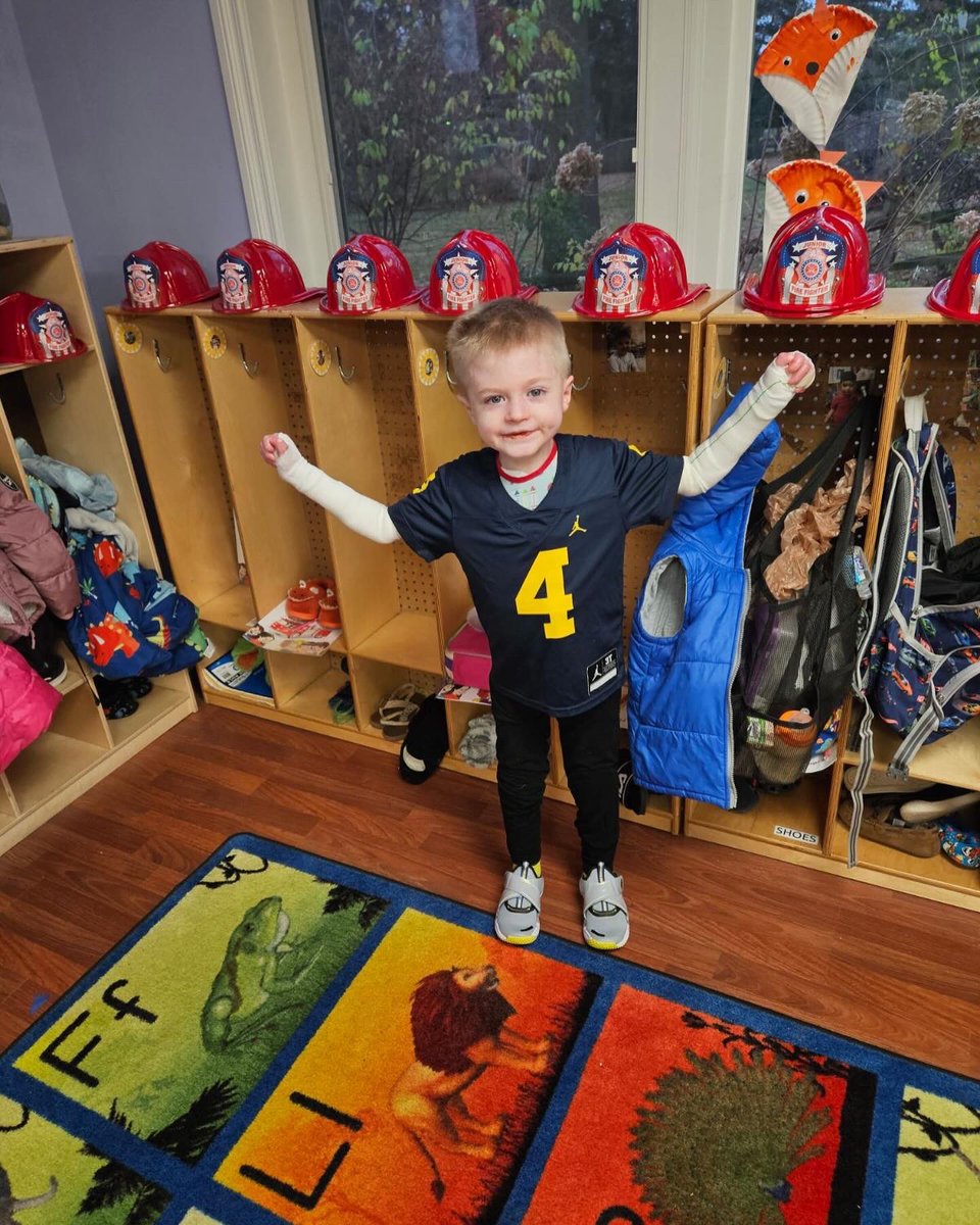 KB1824's tweet photo. @stoolpresidente @Gametime Hi Dave! Our family of 4 is so grateful for 〽️, none more than my youngest Archer. Born with an ultra rare, incurable skin disorder called EB, it equates to severe 2nd degree burns on 70% of his body each day. To see 〽️, we couldn’t express how much that would mean to him!#GoBlue https://t.co/aTMAN6eIxY