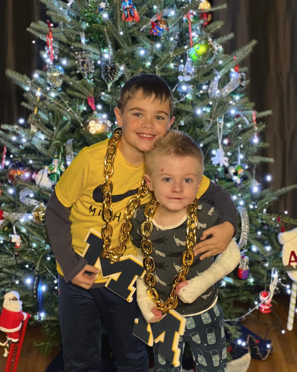 KB1824's tweet photo. @stoolpresidente @Gametime Hi Dave! Our family of 4 is so grateful for 〽️, none more than my youngest Archer. Born with an ultra rare, incurable skin disorder called EB, it equates to severe 2nd degree burns on 70% of his body each day. To see 〽️, we couldn’t express how much that would mean to him!#GoBlue https://t.co/aTMAN6eIxY
