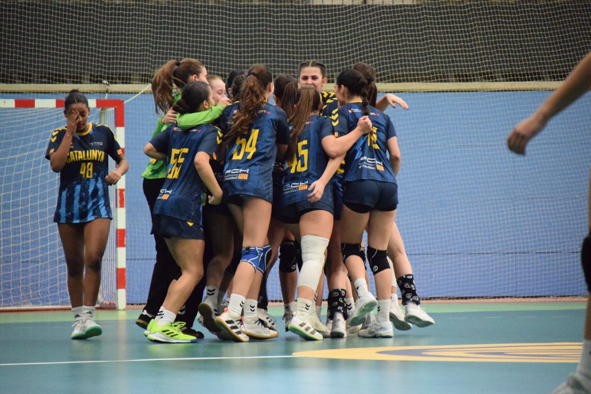FedCatHandbol's tweet photo. 🤾🏽‍♀️Catalunya és l'única selecció amb tots els seus equips femenins dins de semifinals 👏🏼

Sou enormes noies!💛 https://t.co/emviUg973V