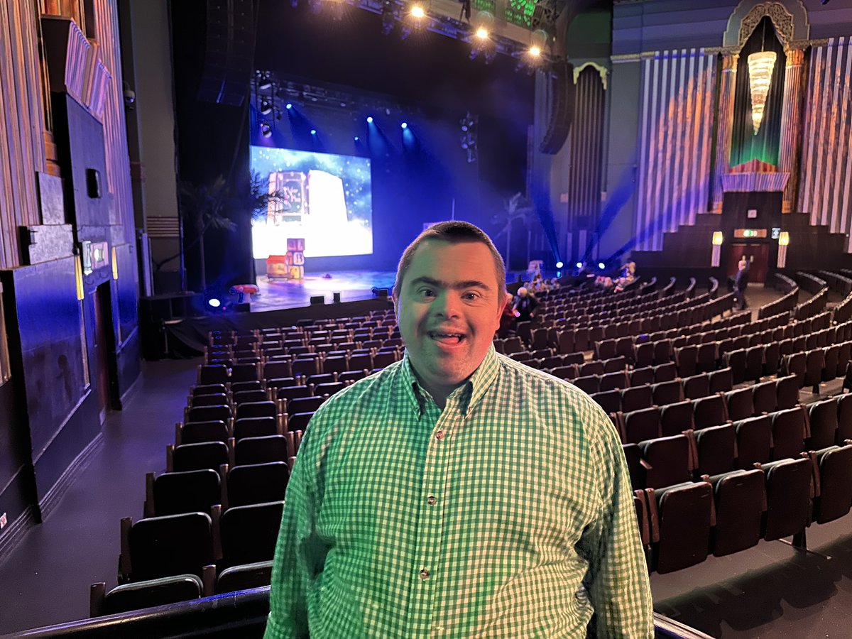 Another week, another Peter Pan! Panto no.4 with <a href="/maxmusical/">Max</a> … This time with Boy George as Captain Hook at Hammersmith Apollo…