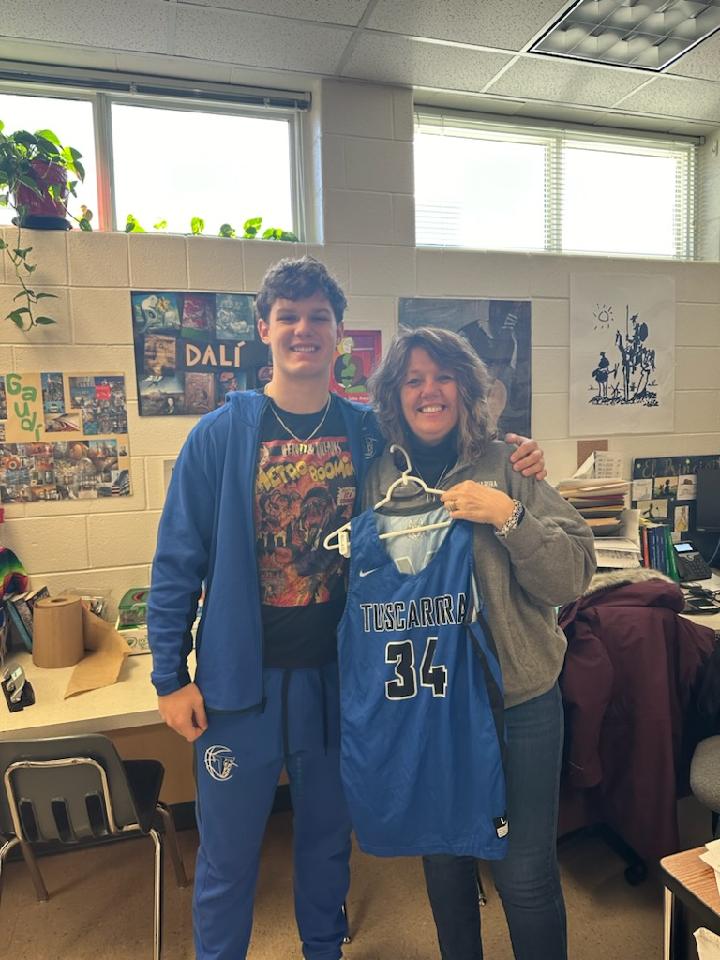 HuskyBoysHoops's tweet photo. "My jersey, your impact" #WeUp https://t.co/wtDwl7RN3t
