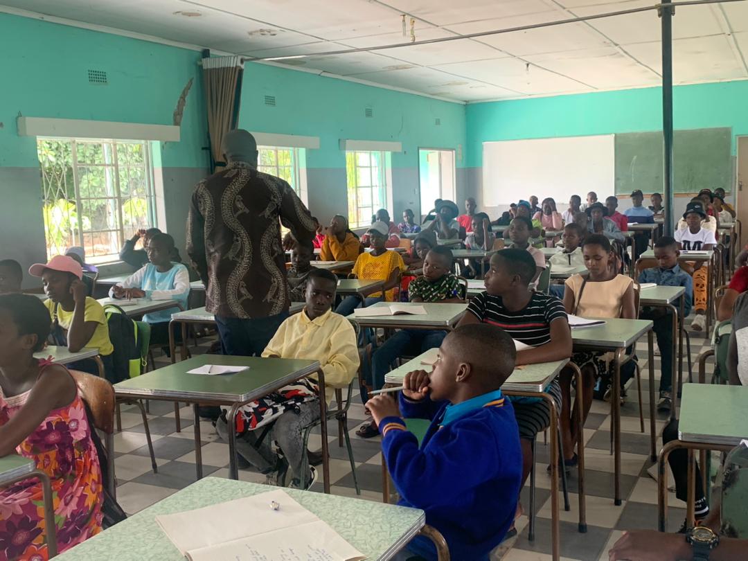 IdentityConsul2's tweet photo. High School Orientation Seminar at a school in Masvingo today @NMaziya @WChinhanho @MentalbalanceS @ZirimaHerbert @thandaza_golide @SALTAFRICA263 @Shumbakadzi11 https://t.co/ynSSIGzeNP