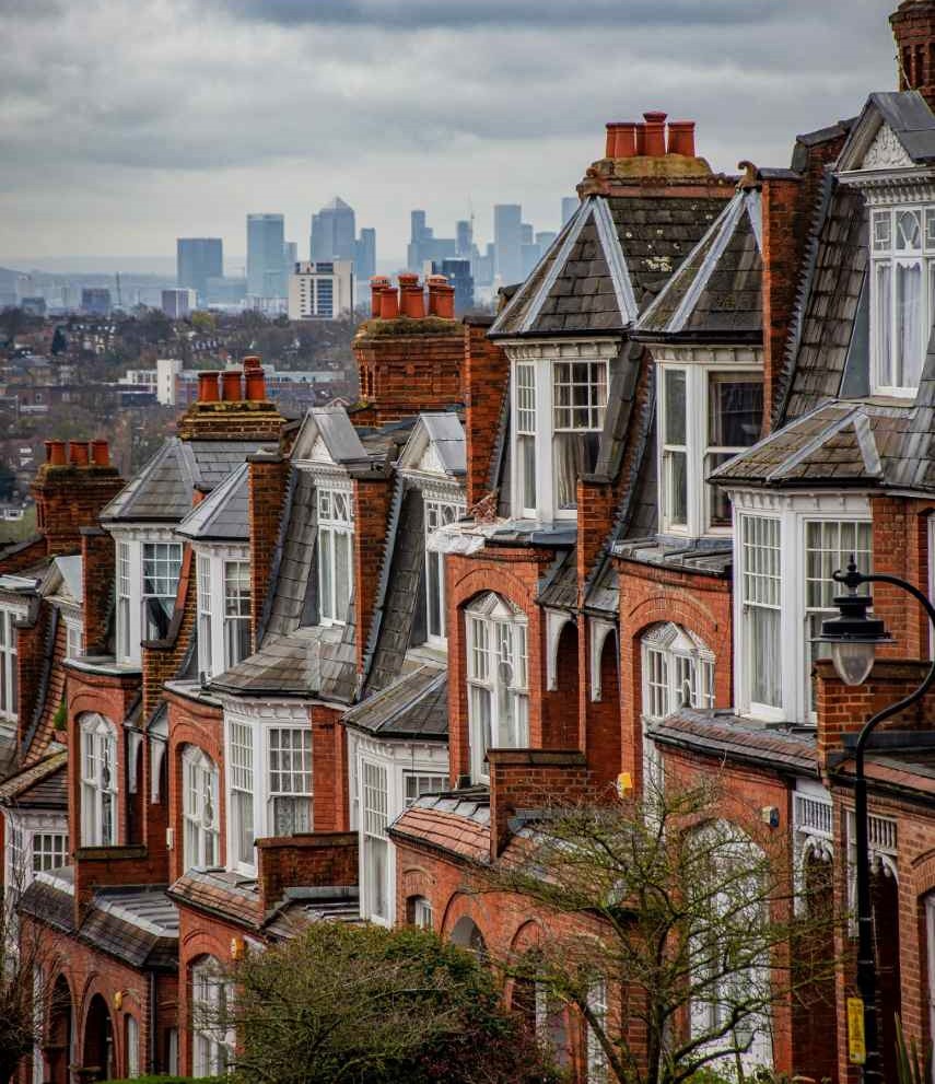 Muswell Hill: a suburban area in North London. Edwardian architecture, 19th century.

#edwardian #muswellhill #londonarchitecture #19thcentury #beautifularchitecture #lundonlens