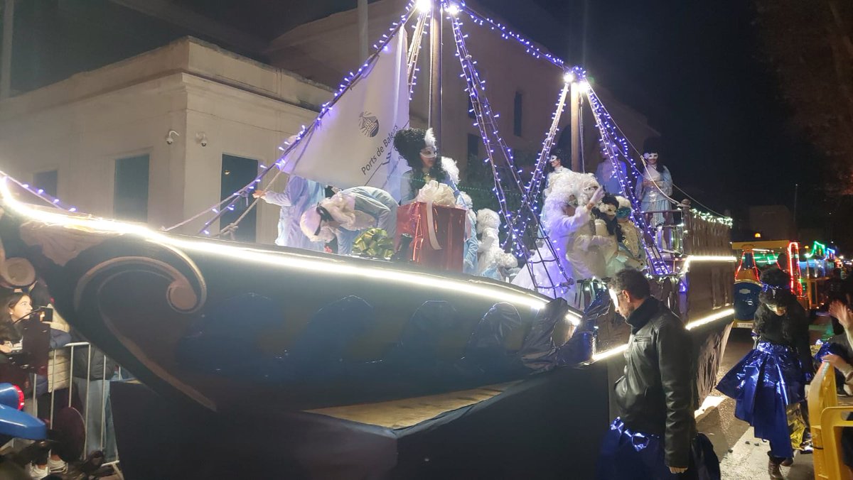 PortsdeBalears's tweet image. 👑👑👑 Nuestra carroza es una de las 14 que participan en la Cabalgata de los Reyes Magos de Palma que arranca en nuestro puerto.🤗 ¡Va cargada de caramelos e ilusión para los más pequeños!