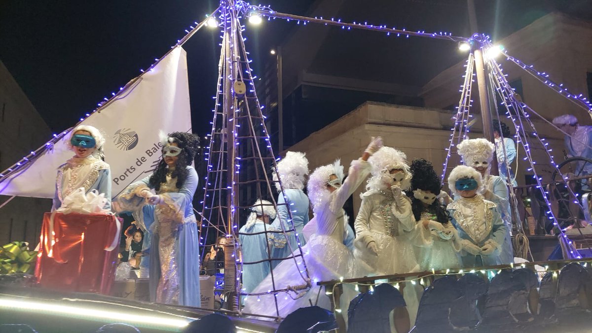 PortsdeBalears's tweet image. 👑👑👑 Nuestra carroza es una de las 14 que participan en la Cabalgata de los Reyes Magos de Palma que arranca en nuestro puerto.🤗 ¡Va cargada de caramelos e ilusión para los más pequeños!
