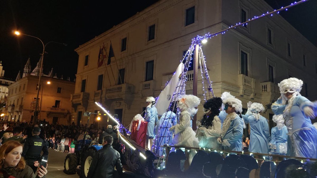 PortsdeBalears's tweet image. 👑👑👑 Nuestra carroza es una de las 14 que participan en la Cabalgata de los Reyes Magos de Palma que arranca en nuestro puerto.🤗 ¡Va cargada de caramelos e ilusión para los más pequeños!