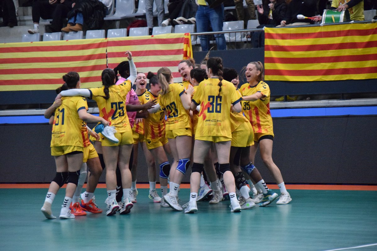 FedCatHandbol's tweet photo. 🤾🏽‍♀️Catalunya és l'única selecció amb tots els seus equips femenins dins de semifinals 👏🏼

Sou enormes noies!💛 https://t.co/emviUg973V
