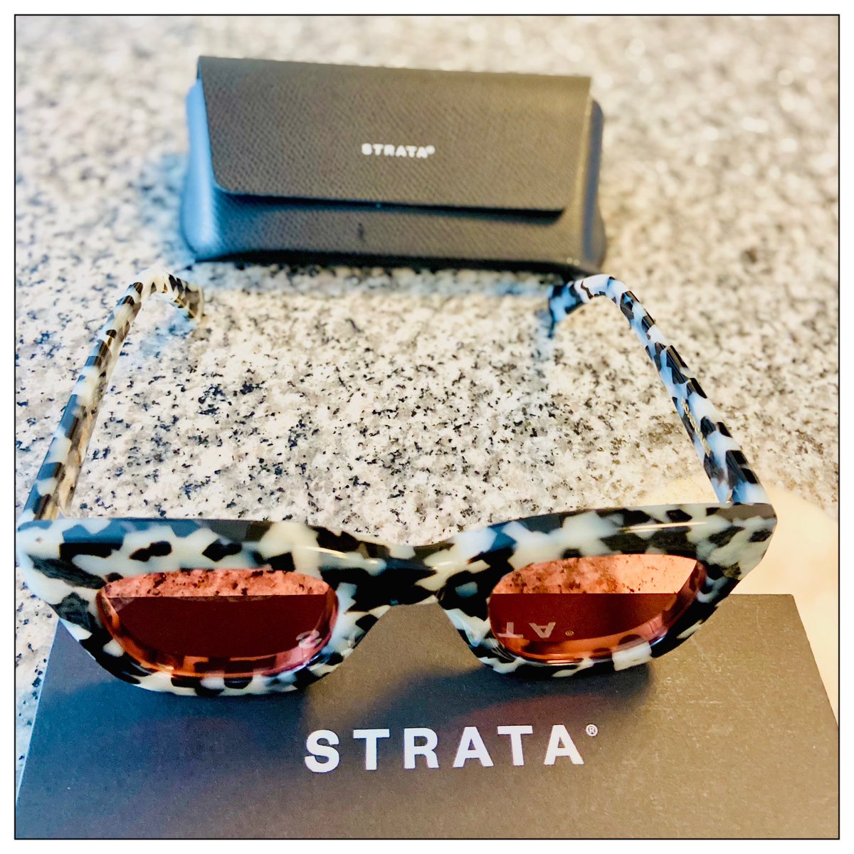 JeromeBrooksJr's tweet photo. If you know me, U know I love some #EYEWEAR #Shades &amp; the algorithm has been popping up all over social media (various platforms) of these #frames that I keep clicking on that this guy &amp; girl wears &amp; they were on sale so I got em &amp; they arrived yesterday
👓🥽🕶️ #STRATA #Roadcase https://t.co/DqiX0uyrv4