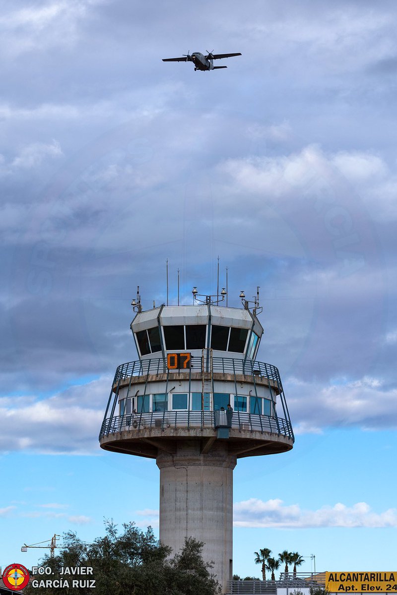 Así han llegado, a la Base Aérea de Alcantarilla, Sus Majestades Los Reyes Magos de Oriente, gracias a la colaboración de la <a href="/PAPEAire/">PAPEA</a> 📸 @byjgr