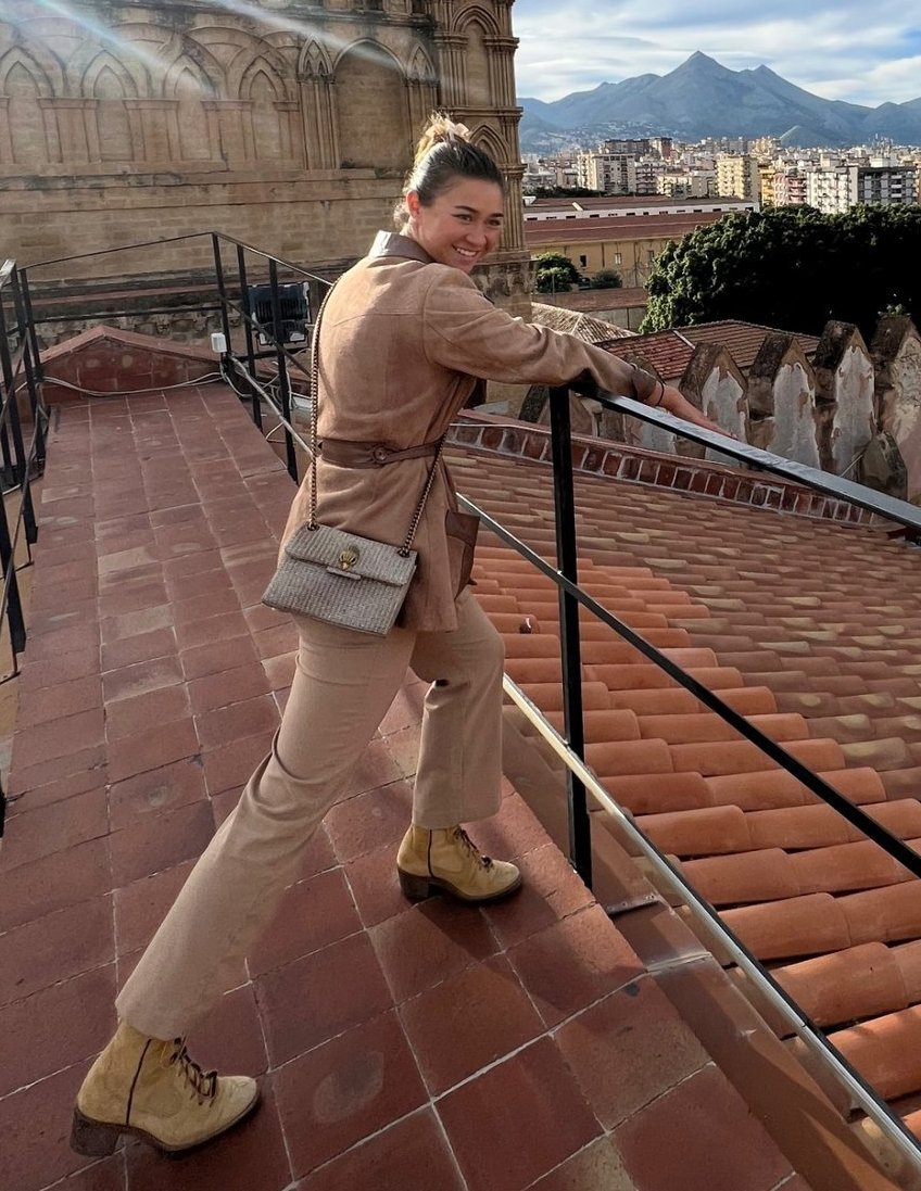 I LOVE EVERYTHING ABT THIS PIC. THE OUTFIT ! THE SHOES ! THE ROOF ! THE PERSON ON THE ROOF ! WHAT A BEAUTIFUL VIEW ! 😍🤩😍🤩😍🤩🫠🫠🫠
#KTY #WarriorNun #SaveOURWarriorNun