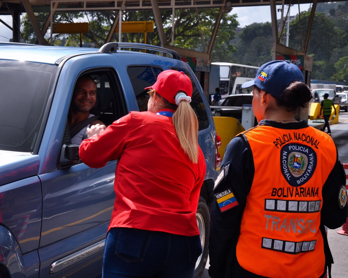 Cuerpo de Policía Nacional Bolivariana. tweet media
