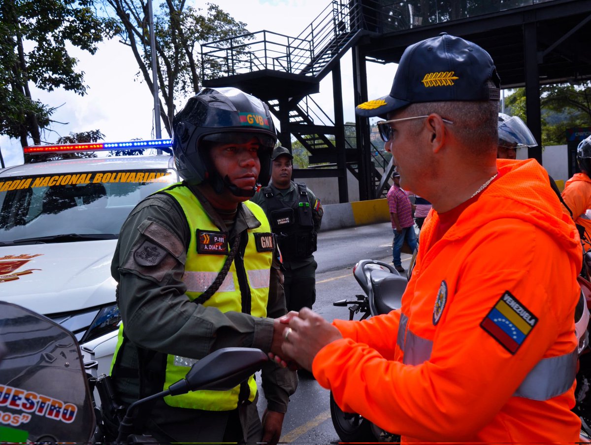 Cuerpo de Policía Nacional Bolivariana. tweet media