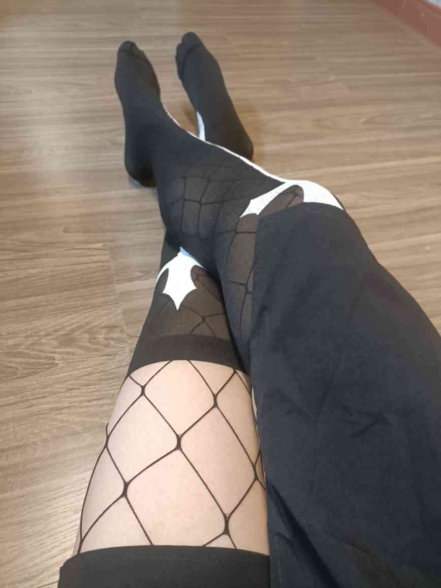 Diztraint's tweet photo. I'm sorry #femboy #feet #socks https://t.co/2WqzpqCF9L