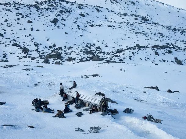 LuliCarossia's tweet photo. Pedro Algorta, sobreviviente de la tragedia de los Andes: "En la montaña encontré..." https://t.co/3cnolUITNN 
#LaSociedadDeLaNieve https://t.co/lygcA3aXfk
