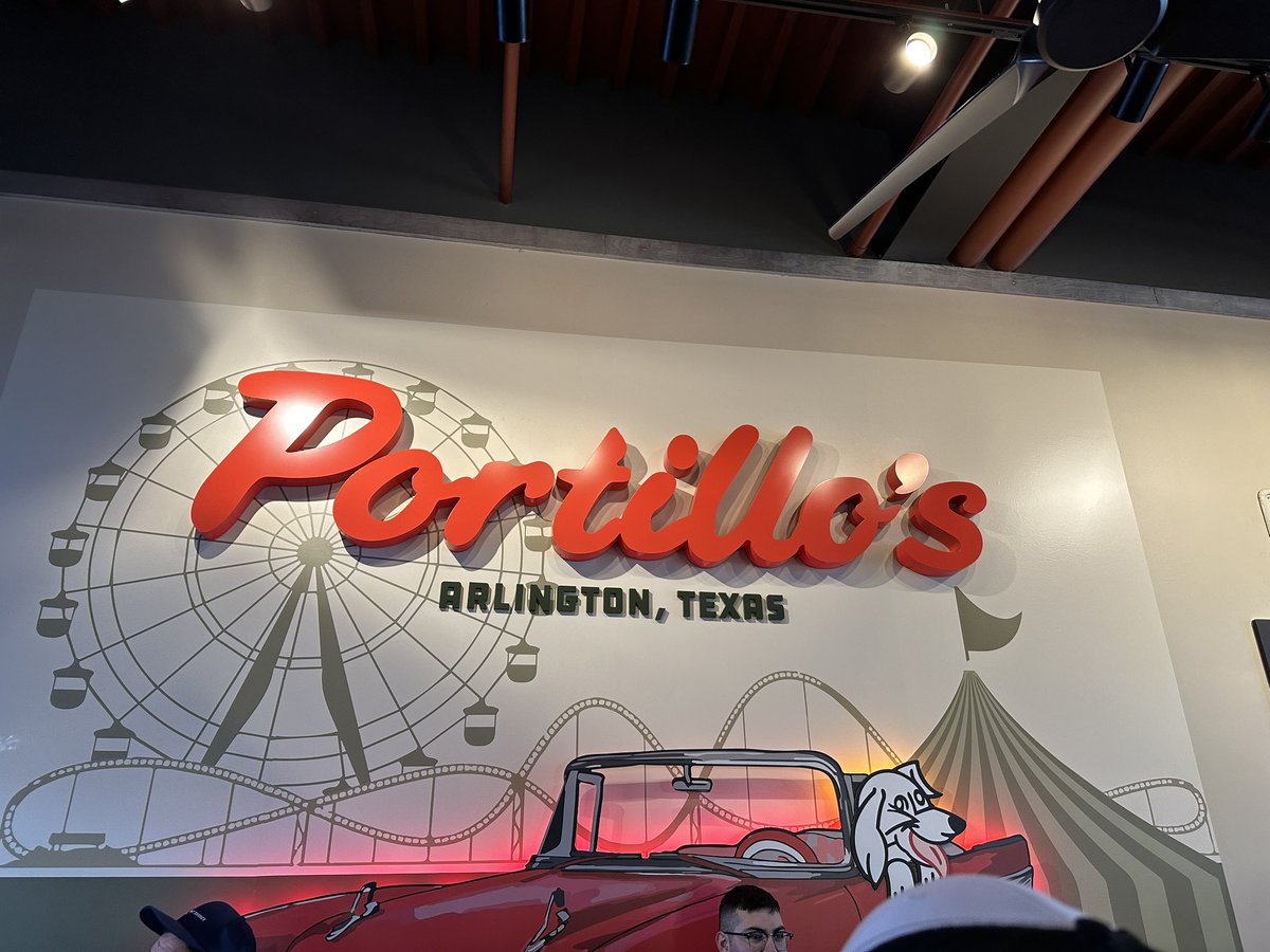 mikeyyyyTX's tweet photo. @ColinYovng @bosxe @hardlorepod I’ve reached the Mecca 😳👌🏻🌭 https://t.co/L11KAZAb82