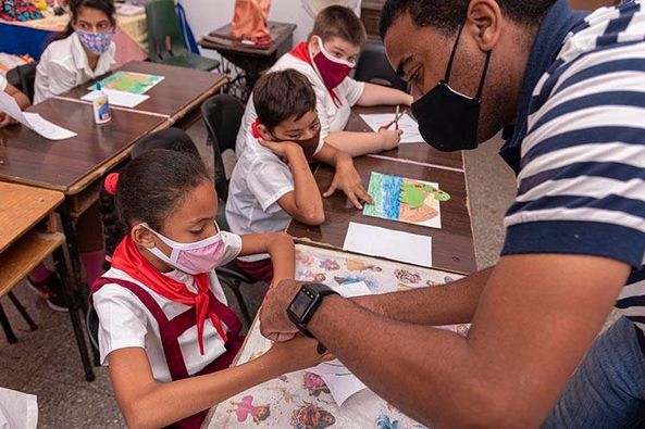 Las acciones anunciadas en la ANPP referidas al pago de la antigüedad en el sector educacional, benefician al personal docente y reconoce este pago por 1era vez al no docente.
Proteger la valía de los educadores es una muestra de la transparencia, la honestidad y la justicia.