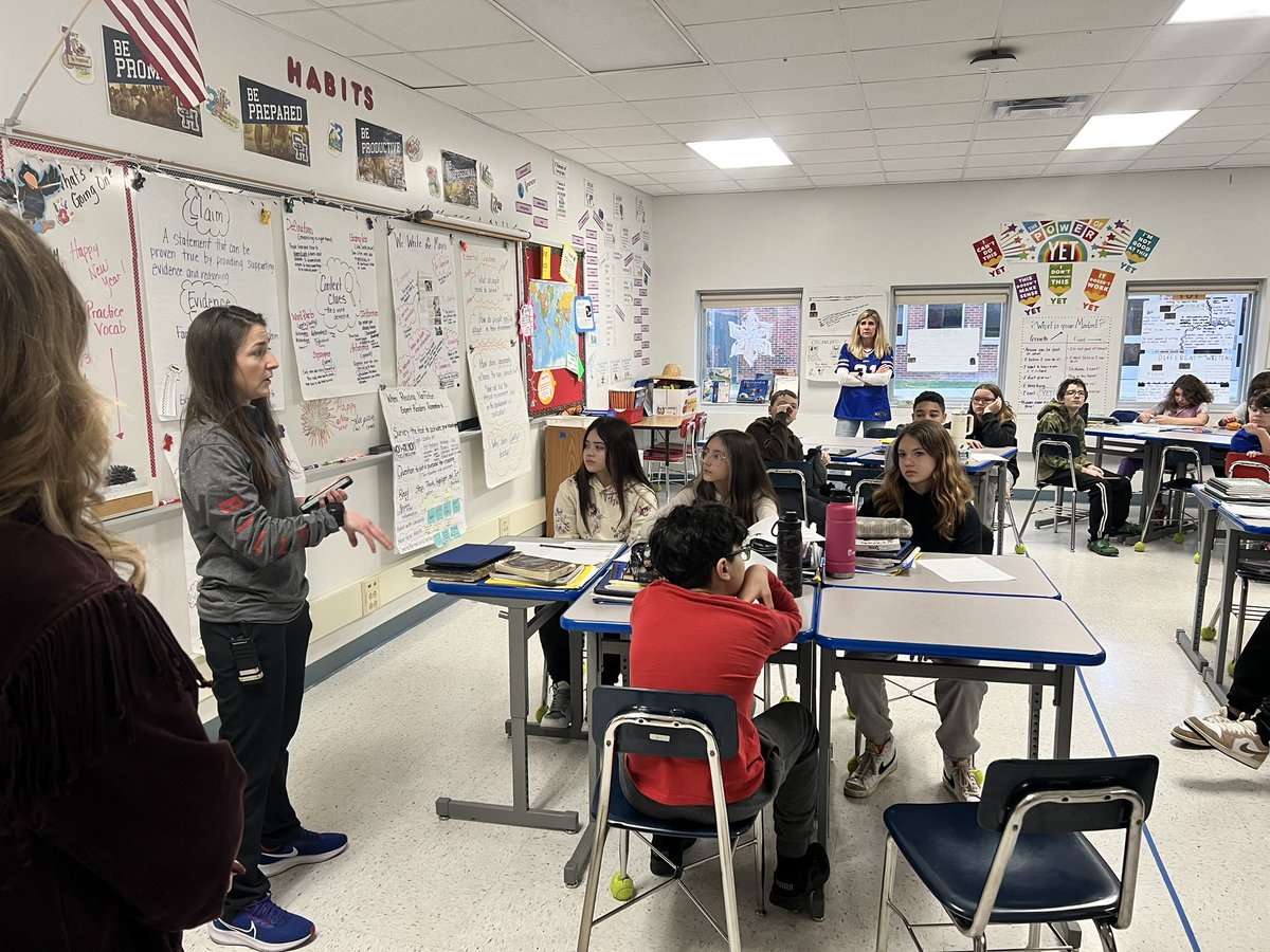 MikeGinestre's tweet photo. Thank you @PrincipalDauria for the invite to attend your town hall meetings today. Awesome conversations with our students on how to be super successful at our Middle School. @SweetHomeCSD @SHMSptsa @sweethomecsdSET #WeAreSweetHome https://t.co/J2qltjvi6t