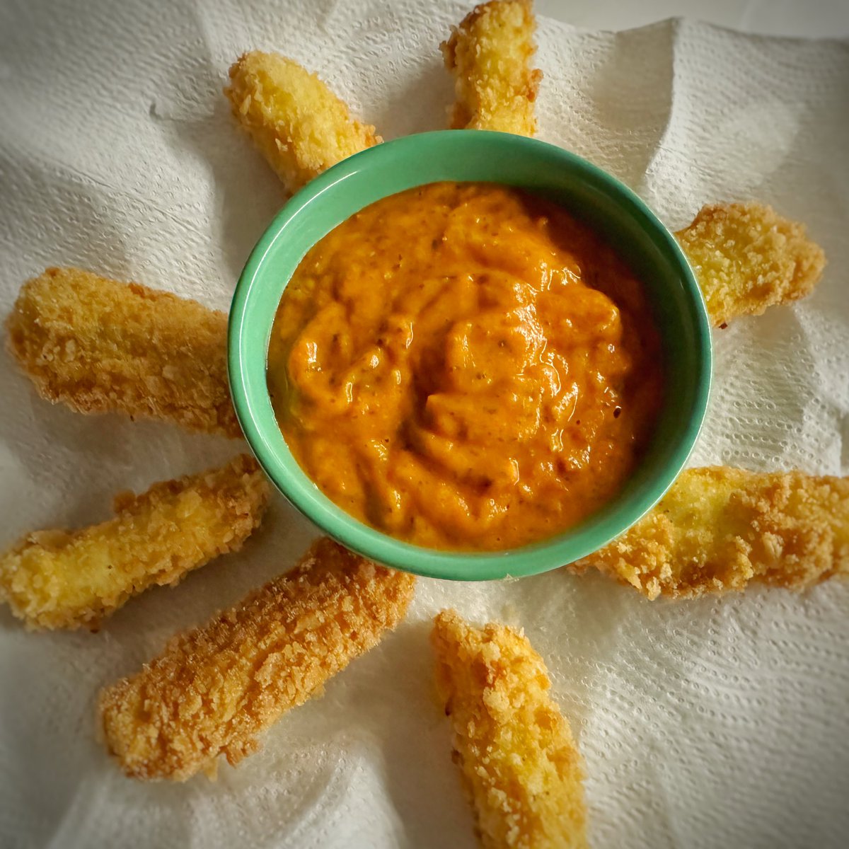 FoodSmithJamie's tweet photo. Deep frying cheese and rice…
#arancini #deepfried #fridaynightdinner https://t.co/Vl1omMeyNB