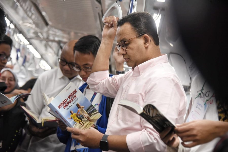 OWLphabets's tweet photo. Halo #Hoomanies!
Ini adalah akun penggemar baru untuk mengarsipkan buku-buku rekomendasi dari Abah @aniesbaswedan. Semoga kami bisa menginspirasi kalian untuk membaca ya~ 😉

 ❗STOP BELI BUKU BAJAKAN❗
 
Tolong bantuannya untuk rt dan follow dong 
#아니스 #Anies #AMINajadulu https://t.co/q6yqA2DLIh