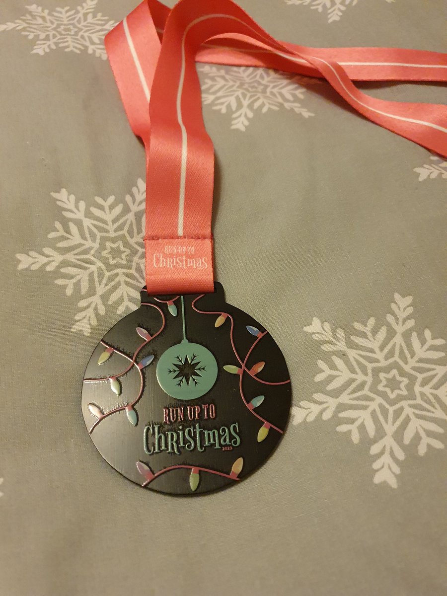 It's a beauty 😍! Thank you for all the fun with #RU2C @runup2christmas - I've signed up for December 2024 already🎄🎅❄️🏃‍♀️😁