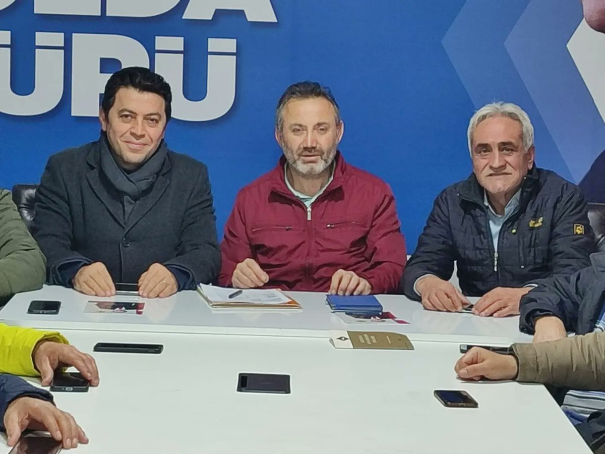 VarolBayram's tweet photo. @atasehirakparti  Mustafa Kemal Mahalle Yönetim kurulu toplantısına Belediye meclis üyesi Aday Adayımız @adnanbas58 ile katılım sağladık.
Mahalle Bşkn. @NevzatYeilkaya2 ve yönetim kurulu üyelerimizin emeklerine sağlık.
#Yenidenistanbul ve #Ataşehir için hep birlikte yola Devam. https://t.co/ZrsuPpl0Yz