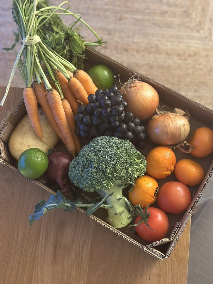 This week’s #fruitnveg I picked from my local farm shop. I still have a few vegetables to get through from last week so it’s rather sparse today. 

#foodsustainability #plasticfree #farmshop #grocery #ShoppingDay