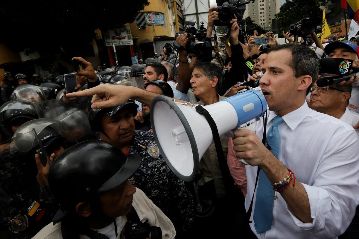 jguaido's tweet photo. Cada 5 de Enero desde que retomamos la AN ha sido un reto defender al país desde ese espacio. Han perseguido a los diputados, han sido forzados al exilio, tomaron militarmente la AN, utilizaron alacranes y a pesar de eso, hoy sigue RESISTIENDO la AN

Maduro sigue siendo ilegítimo https://t.co/XA8gRWz6Pl