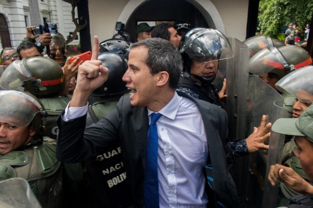 jguaido's tweet photo. Cada 5 de Enero desde que retomamos la AN ha sido un reto defender al país desde ese espacio. Han perseguido a los diputados, han sido forzados al exilio, tomaron militarmente la AN, utilizaron alacranes y a pesar de eso, hoy sigue RESISTIENDO la AN

Maduro sigue siendo ilegítimo https://t.co/XA8gRWz6Pl