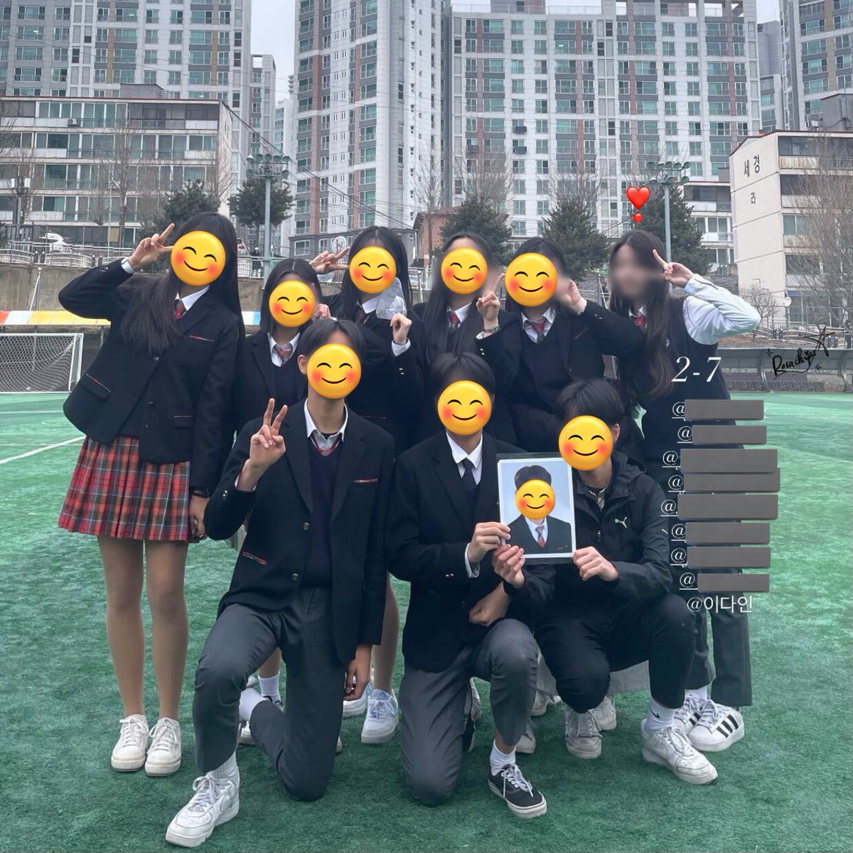 rorachips's tweet photo. Goodnight with the last pictures I found~ Good bye Hoopyeong, see you Dain in SOPA ^^~
HAPPY GRADUATION DAY RORA
#RoraGraduationDay
#빛나는_미래_이다인
#RORA #BABYMONSTER https://t.co/Enynnh2nct