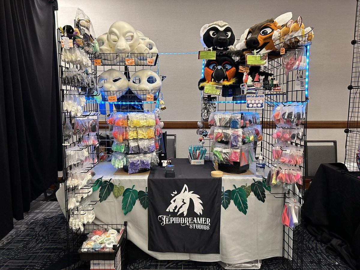 DamnitKnightly's tweet image. We are open @PaintedDesertFC 

Come visit us for parts or maybe a Fursuit partial 

#PDFC