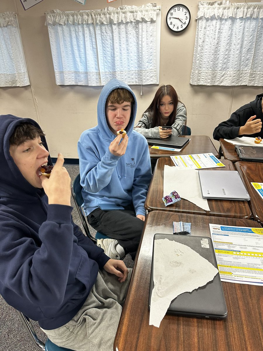 ¡Feliz día de los reyes magos! Celebrating with DIY rosca de reyes 🧁