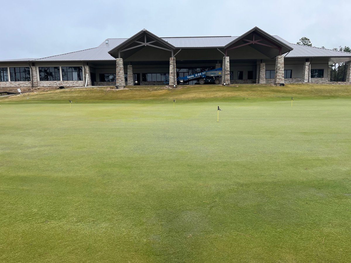 highlandpinesgc's tweet photo. Finishing up the touches on the outside... Can't wait to be sitting on the back patio this Spring! 😎

#highlandslife #highlandpines #golf #golftexas #golflife #golfcourse #houstongolf #golfing #golfstagram #golfday #golfislife #highlandpinesgolfclub #thehighlands #portertx https://t.co/4w7Yiu8f7g