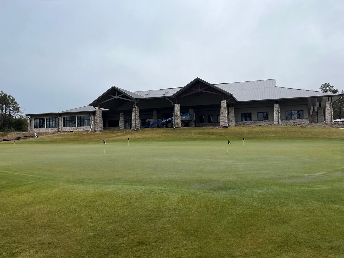 highlandpinesgc's tweet photo. Finishing up the touches on the outside... Can't wait to be sitting on the back patio this Spring! 😎

#highlandslife #highlandpines #golf #golftexas #golflife #golfcourse #houstongolf #golfing #golfstagram #golfday #golfislife #highlandpinesgolfclub #thehighlands #portertx https://t.co/4w7Yiu8f7g