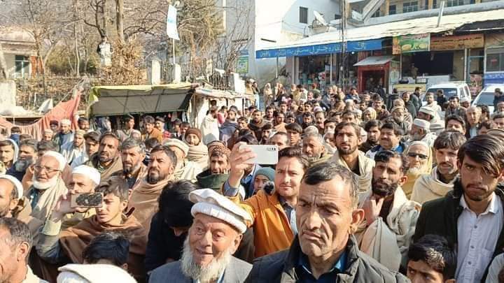 s_jafarshah's tweet photo. الیکشن مہم | میاندم 🚩
نامزد امیدوار Pk-3 سید جعفر شاہ صاحب کا دورہ میاندم، مشران بھی موجود.
شکریہ میاندم 🙏❤️
انشاءالله يو ځل بيا ✌️🚩
#ANP #PK_3 #SyedJafarShah https://t.co/K0HbqsKRgJ
