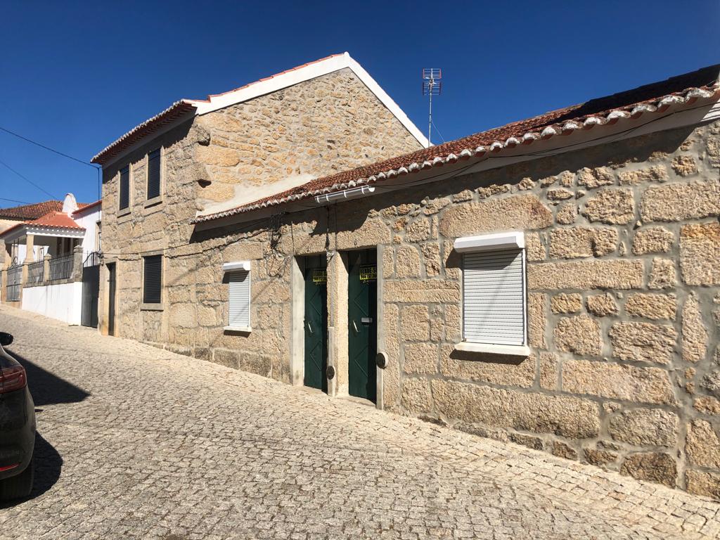 JaneGre31530250's tweet photo. ourperfectpieceofportugal6556
Check out tonight's video at 7pm GMT where we begin the bathroom renovation on our granite stone house in Central Portugal 🇵🇹 
#DIY #bathroom #houserestoration #stonecottage #centralportugal https://t.co/wKKqvwttcV