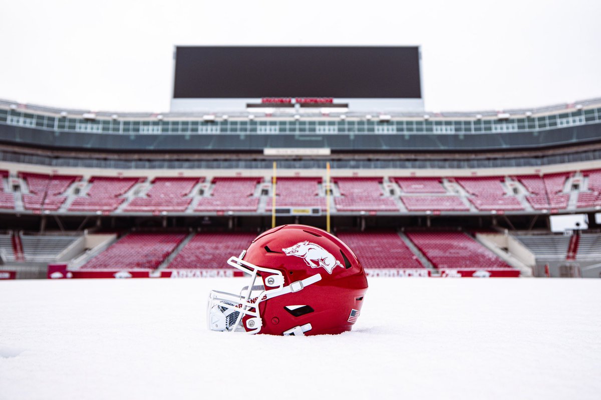 RazorbackFB's tweet photo. Winter Wonderland ❄️🏈 https://t.co/bDj6VS6ejR