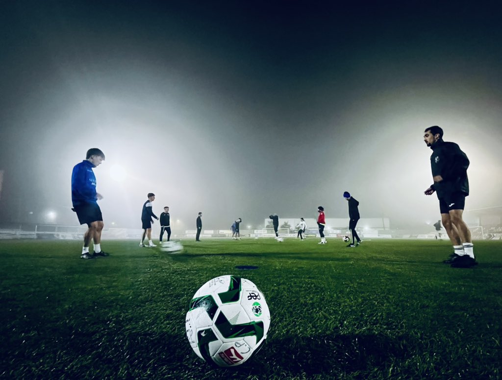 moralejacp's tweet photo. #1ºEquipo🏳️🏴
.
Última sesión de entrenamiento de la semana!!⚽️🏋🏽⚽️
.
“EL TRABAJO NO SE NEGOCIA”
.
Vamoooosss Equipo…SEGUIMOS!!💪🏻⚽️💪🏻
.
#SiempreCP🤍🖤 
#AupaMoraleja💚🖤 https://t.co/YT6XNFngWI