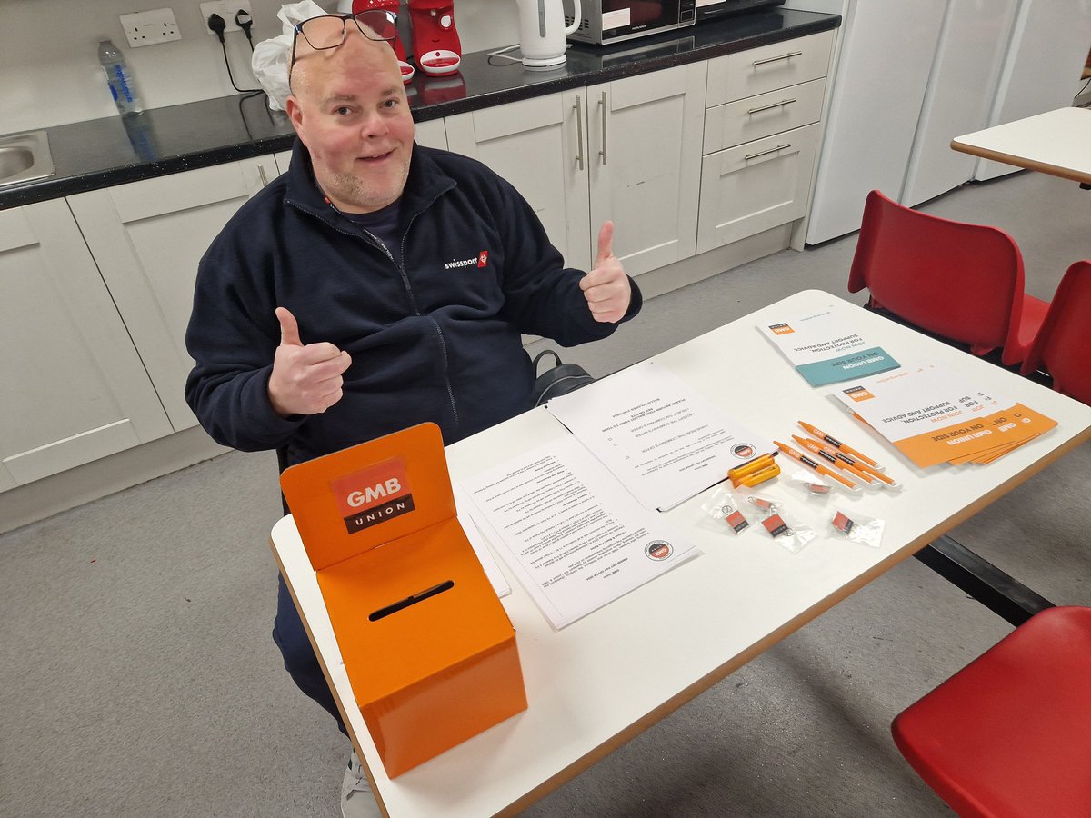Sarah_atGMB's tweet photo. The #Swissport 2024 pay ballot is open. 
Lots of engagement from the workforce today, and new members joining GMB to have their say on pay.
Don't miss out. Join now to make sure your voice is heard
https://t.co/FwrDODJBZx https://t.co/3Z1HKxXBjv