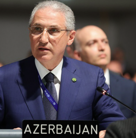 LarameeDe's tweet photo. C'est Mukhtar Babayev, ministre de l'écologie et des Ressources naturelles azéri, qui présidera la 29e COP Climat, à Bakou en novembre. Mukhtar a été aussi, 26 années durant, cadre de la compagnie pétrolière Socar. Un pétrolier à la tête d'une COP, cela devient une tradition. https://t.co/n78GaXYPHa