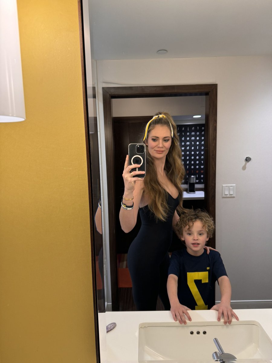 altheaharper's tweet photo. @stoolpresidente @Gametime GO BLUE!!! Pick us!!!!💙💛 https://t.co/MUmqJnGbDU