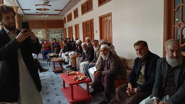 s_jafarshah's tweet photo. دامانہ،یوسی تیرات سے بڑی خبر
مشتاق حسین میاں،جاوید حسین میاں،زاکر حسین میاں، ریاض حسین میاں اور فضل معبود اپنے خاندان اور ساتھیوں سمیت عوامی نیشنل پارٹی میں شامل۔
گرینڈ جرگہ قبول
انشاءاللہ جلد ایک بڑا شمولیتی جلسہ منعقد کیا جائے گا۔
#ANP #PK_3 #SyedJafarShah
#NA_2 #Ayubkhan https://t.co/ydj2Ey4szI