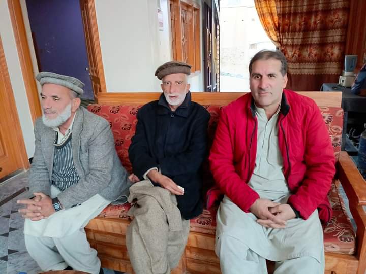 s_jafarshah's tweet photo. دامانہ،یوسی تیرات سے بڑی خبر
مشتاق حسین میاں،جاوید حسین میاں،زاکر حسین میاں، ریاض حسین میاں اور فضل معبود اپنے خاندان اور ساتھیوں سمیت عوامی نیشنل پارٹی میں شامل۔
گرینڈ جرگہ قبول
انشاءاللہ جلد ایک بڑا شمولیتی جلسہ منعقد کیا جائے گا۔
#ANP #PK_3 #SyedJafarShah
#NA_2 #Ayubkhan https://t.co/ydj2Ey4szI