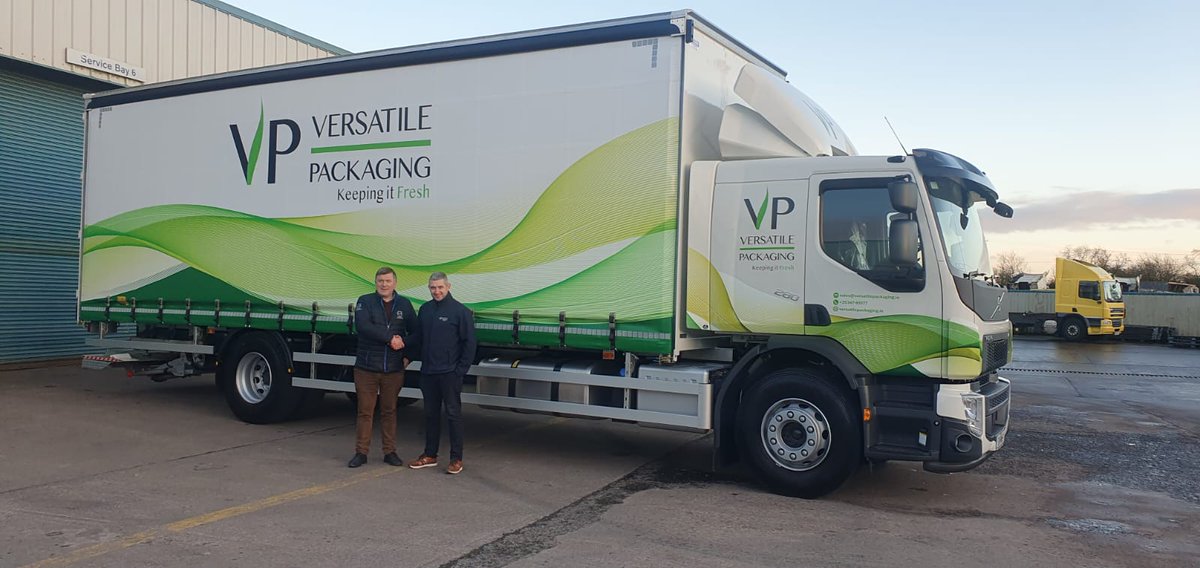 VersatilePackag's tweet image. Our impressive new additions made their journey home this evening. 3 brand new Volvo Trucks expand our fleet with excellent sustainability metrics. Thanks to #McDonnellCommercials #liffordcoachworks #CunninghamCovers #Universal Graphics 🚛🚛🚛 #BeepBeep #HealthtoWear