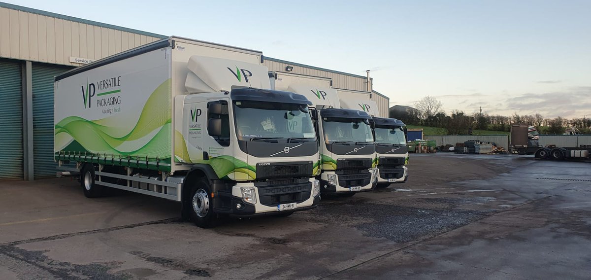 VersatilePackag's tweet image. Our impressive new additions made their journey home this evening. 3 brand new Volvo Trucks expand our fleet with excellent sustainability metrics. Thanks to #McDonnellCommercials #liffordcoachworks #CunninghamCovers #Universal Graphics 🚛🚛🚛 #BeepBeep #HealthtoWear