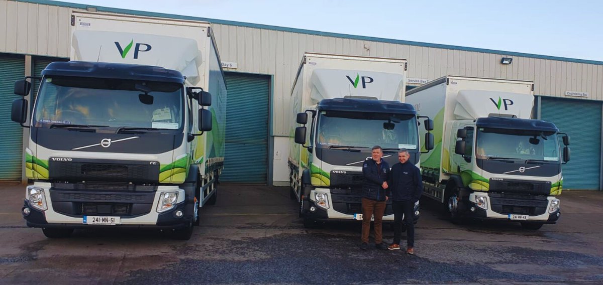 VersatilePackag's tweet image. Our impressive new additions made their journey home this evening. 3 brand new Volvo Trucks expand our fleet with excellent sustainability metrics. Thanks to #McDonnellCommercials #liffordcoachworks #CunninghamCovers #Universal Graphics 🚛🚛🚛 #BeepBeep #HealthtoWear