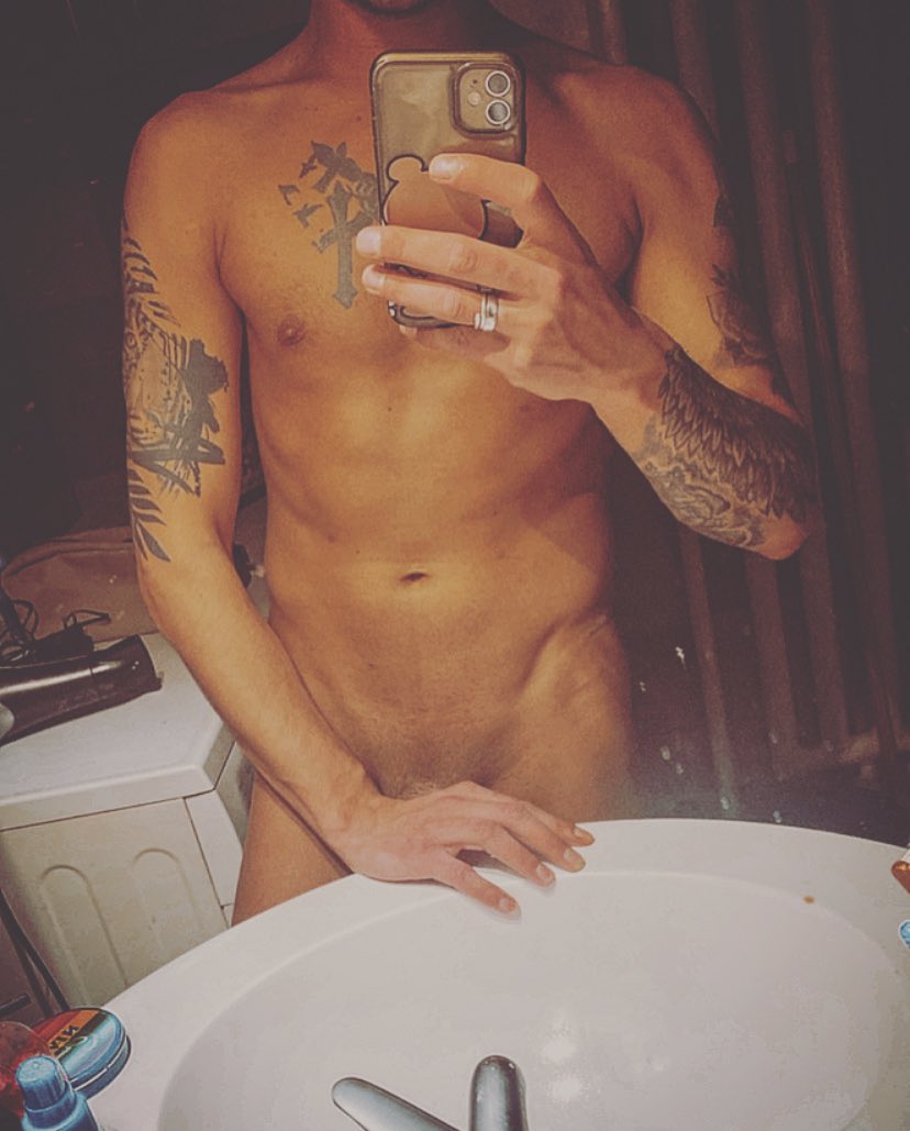 Gza2Gbor's tweet photo. Night pic on the Mirror :) https://t.co/vggeLXbplN