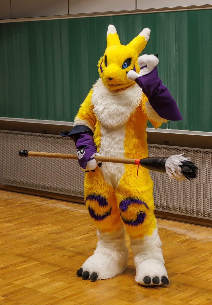 OokamiPaw's tweet photo. #Renamon #FursuitFriday #MofuCon https://t.co/udGMoSLcig