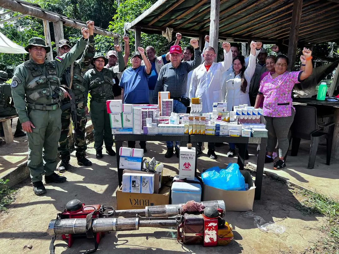 ISP_Bolivar's tweet photo. El plan de acción concreta del Sistema Público Nacional de Salud se mantiene activo en nuestro Esequibo, con un abordaje a la comunidad El Candado.

#PuebloLegisladorDePaz https://t.co/xXU3qXji70
